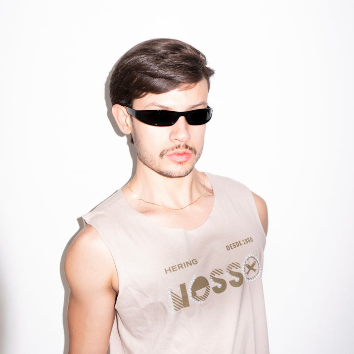 Urban sunglasses lens close-up detail — Dax — Velezeco