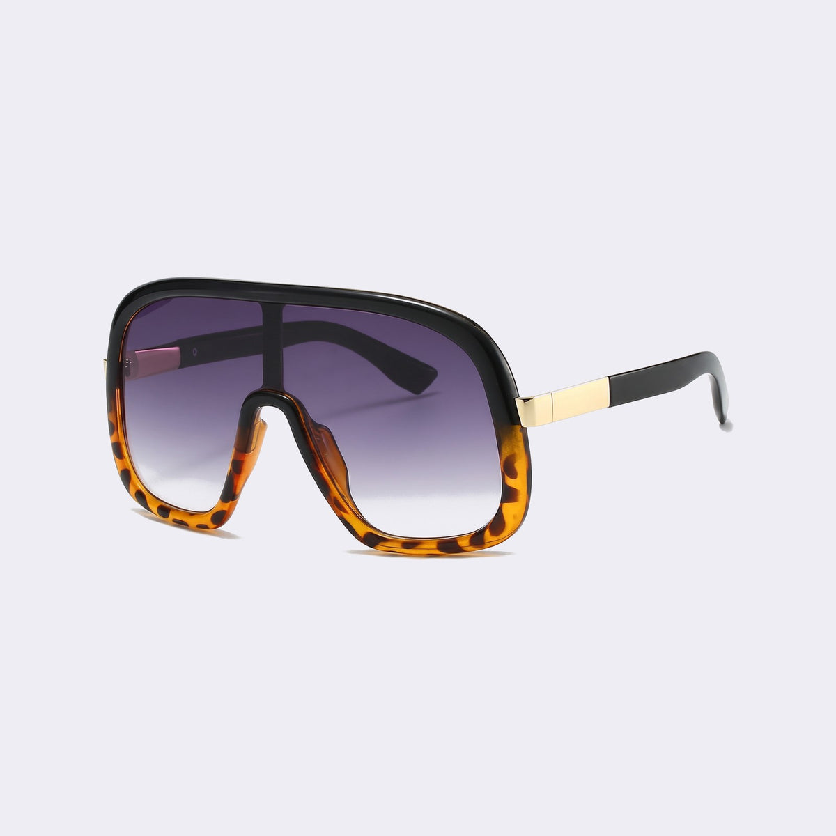 Three-quarter view of the black and leopard two-tone frame and gradient grey lens showing the gold hinge detail — Saint-Tropez — Velezeco #opt1_2