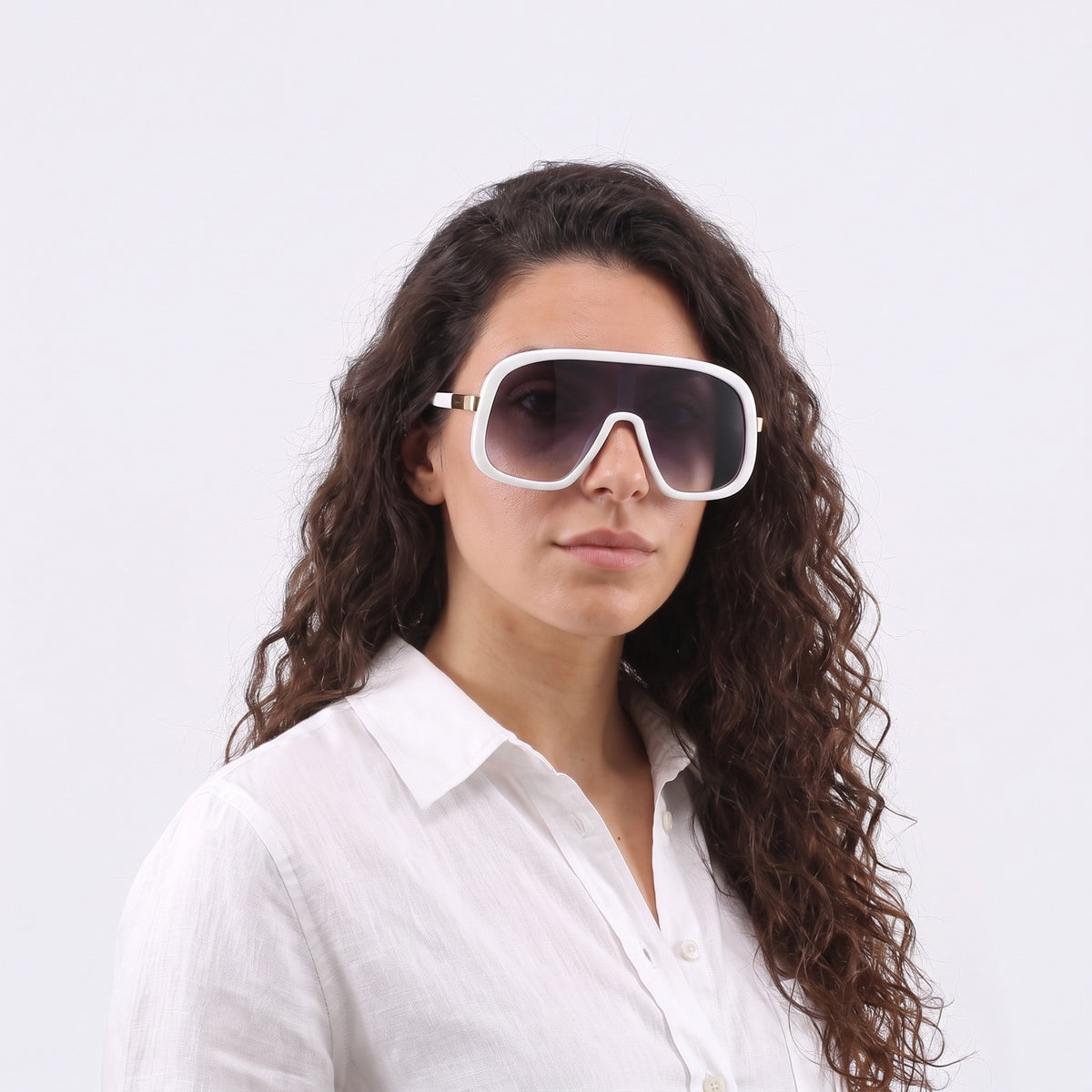 Woman in a white linen shirt wearing Saint-Tropez shield sunglasses with white frame and gradient grey lens — Velezeco #opt1_7