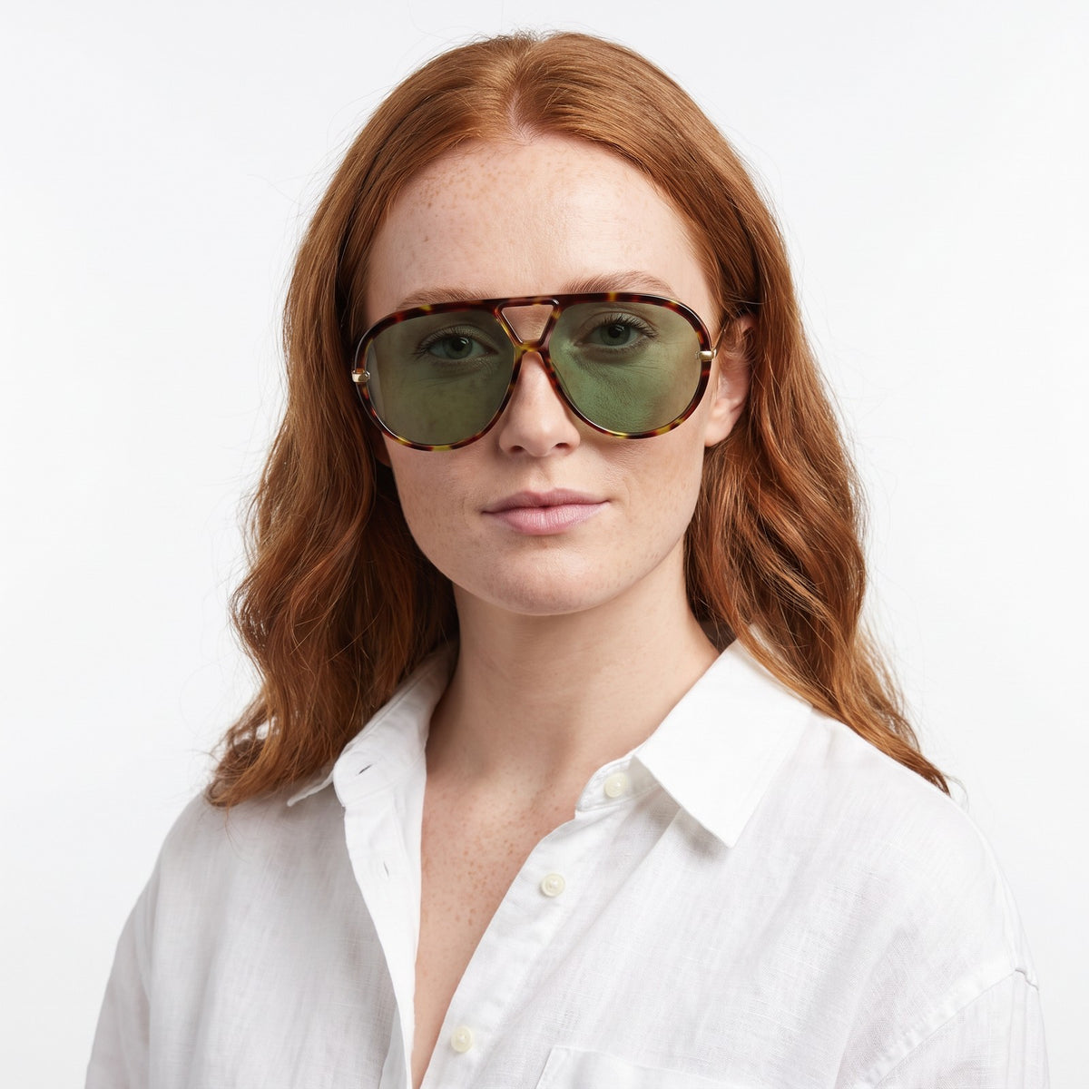 Woman in a white linen shirt wearing The Aether havana aviator sunglasses with green lenses · Velezeco #opt1_4