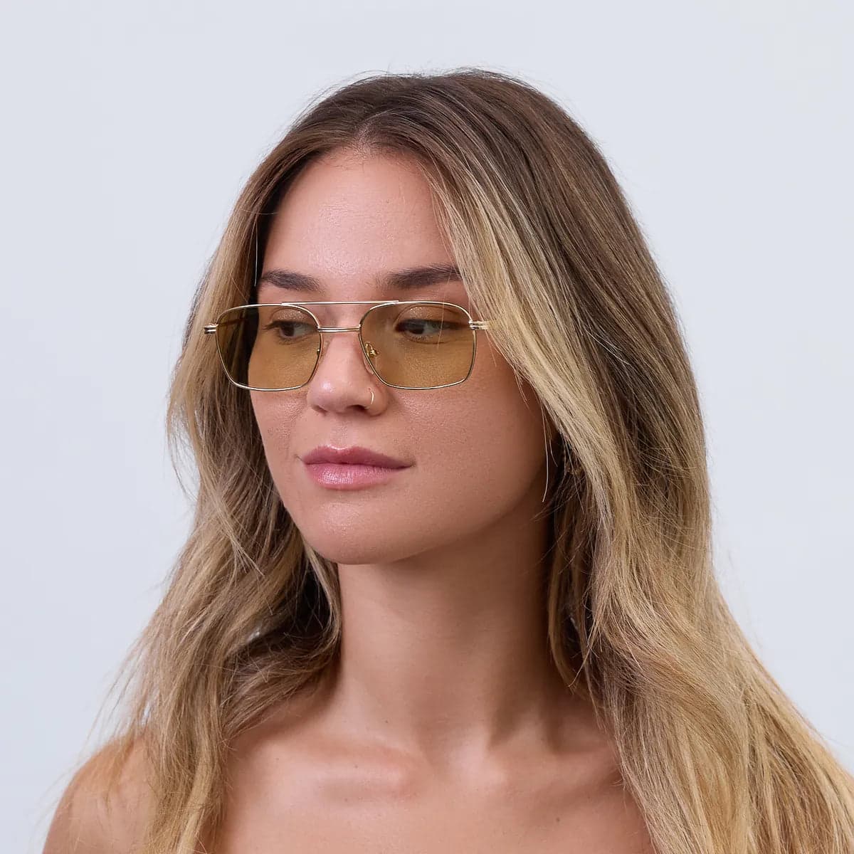 Square sunglasses folded flat view — Capri — Velezeco