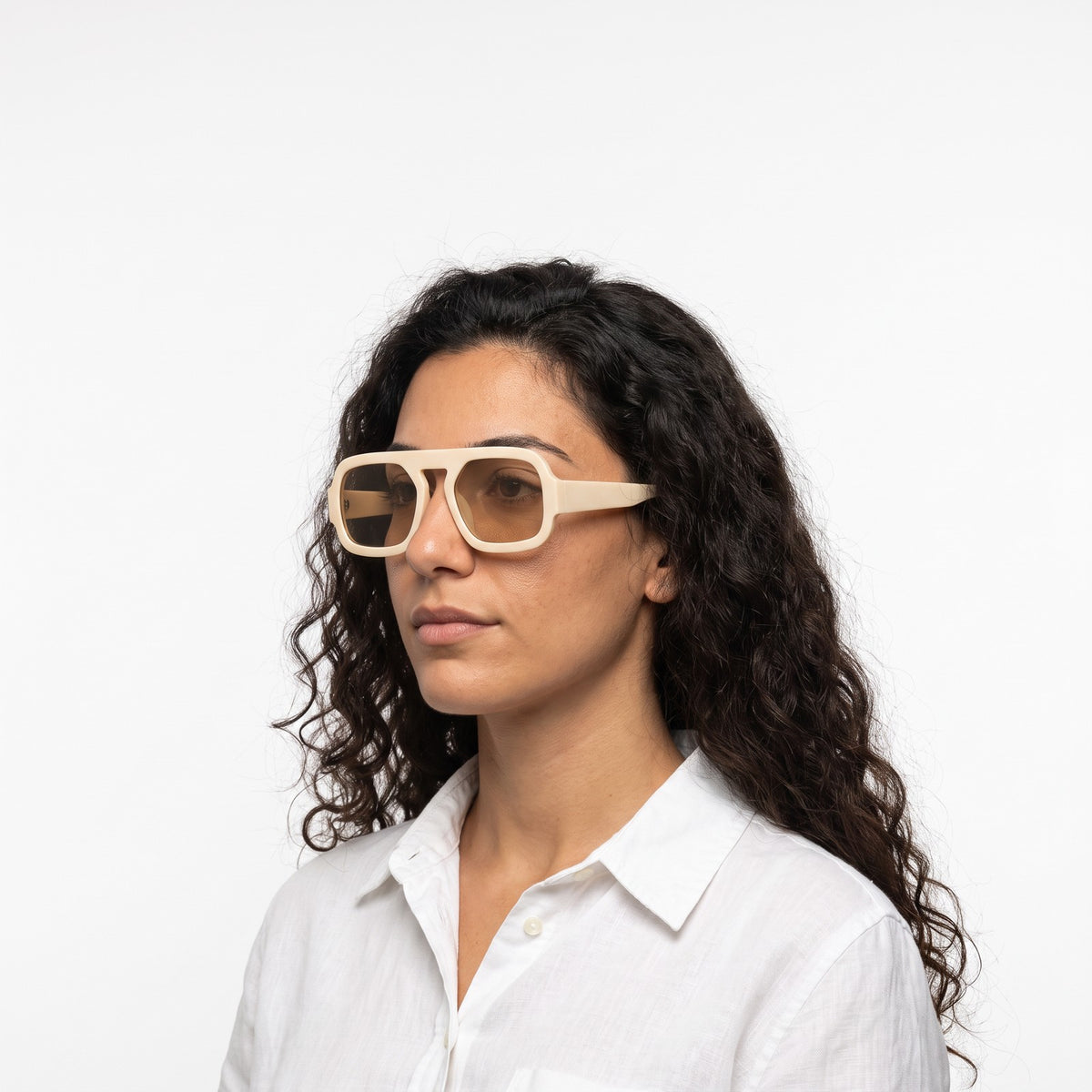 Woman in a white linen shirt wearing Vortex cream square pilot sunglasses with beige lenses · Velezeco #opt1_4