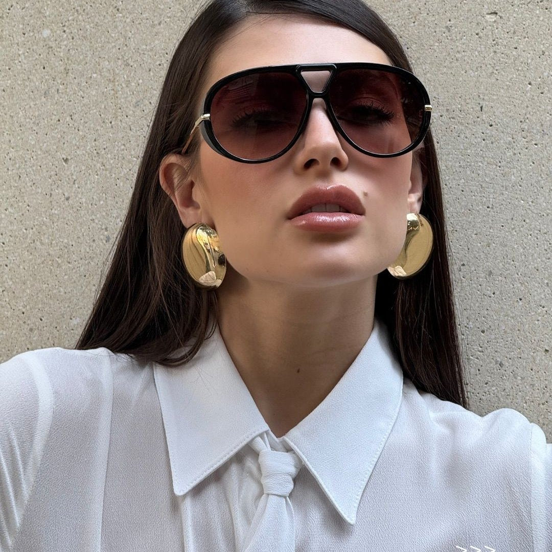 Oversized aviator sunglasses worn in the street