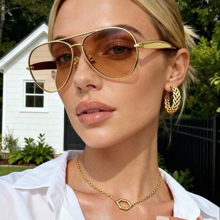 Oversized aviator sunglasses worn in the street