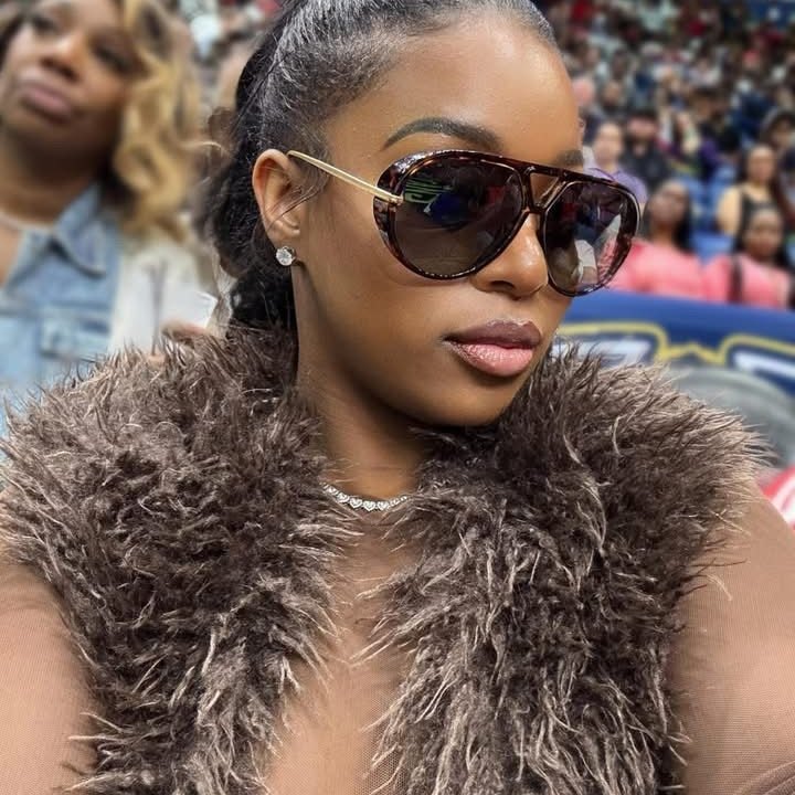 Oversized aviator sunglasses worn in the street