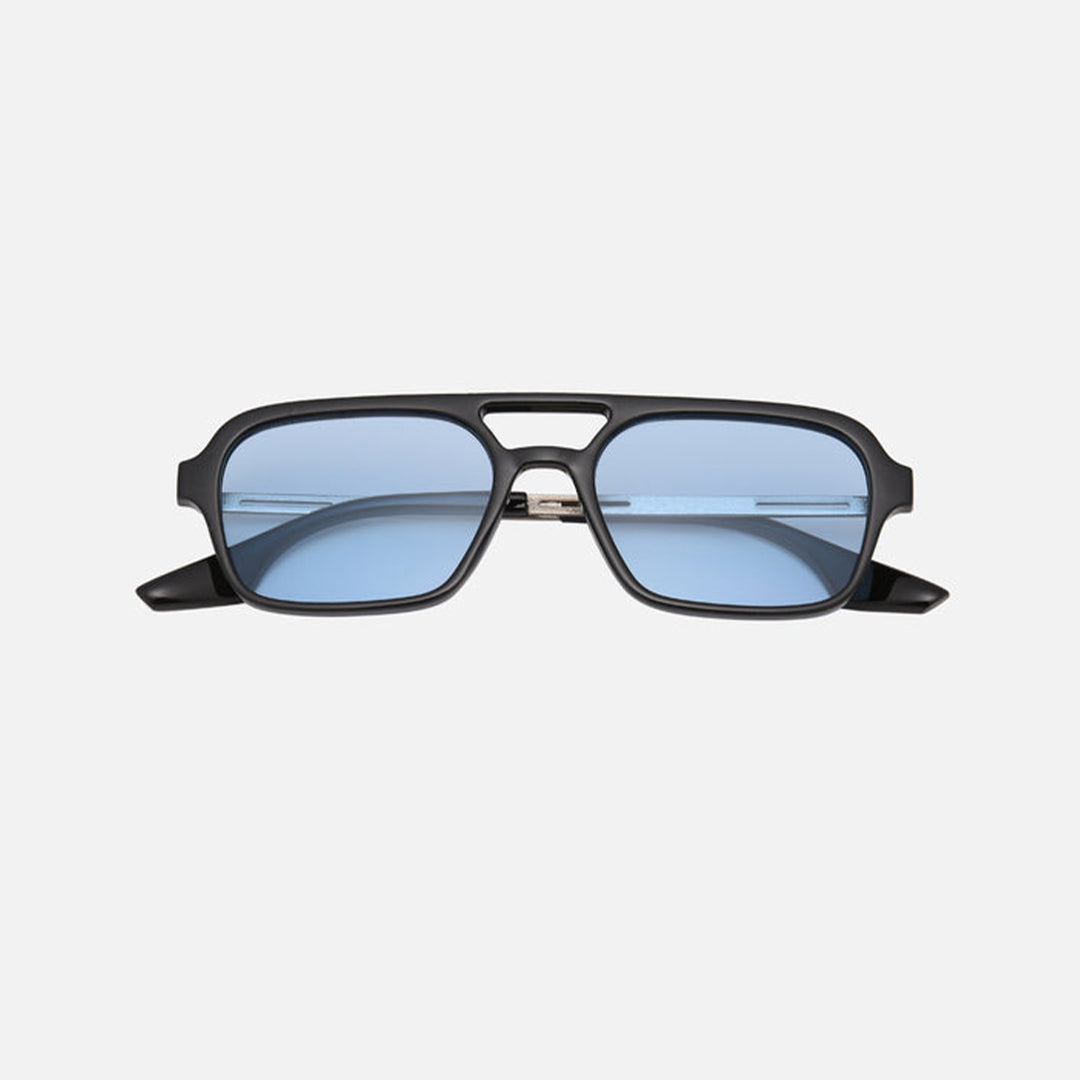 Aviator sunglasses lens close-up detail — Fuego — Velezeco