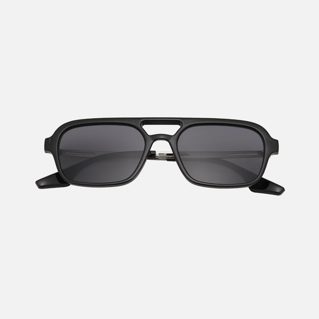 Aviator sunglasses worn by model outdoors — Fuego — Velezeco