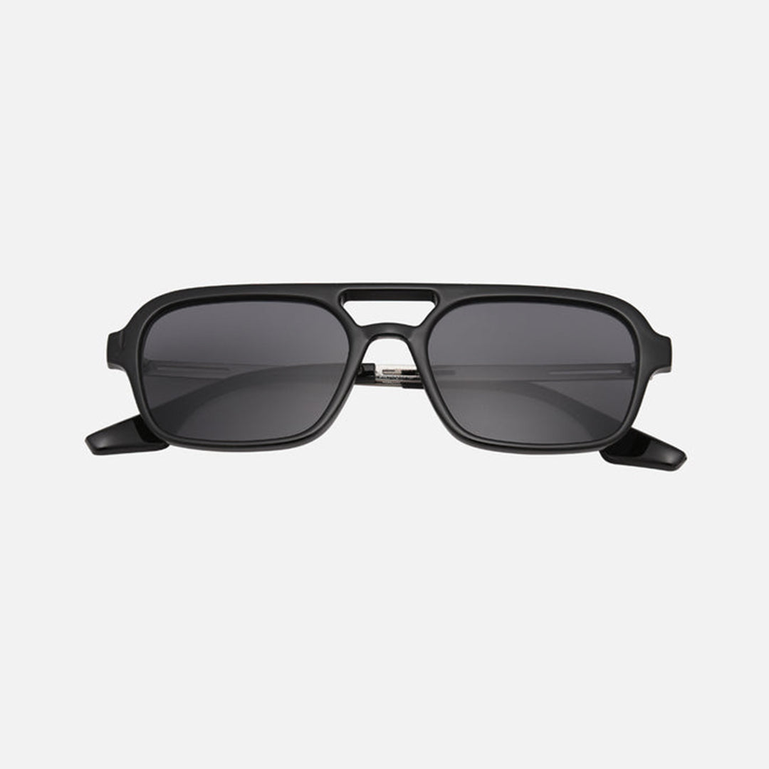 Aviator sunglasses worn by model outdoors — Fuego — Velezeco