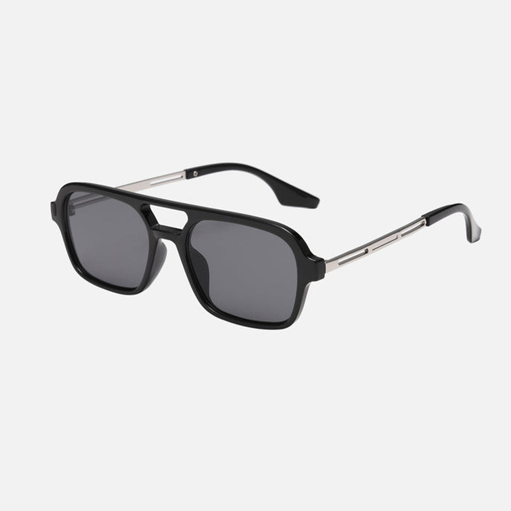Aviator sunglasses worn by model, close-up — Fuego — Velezeco