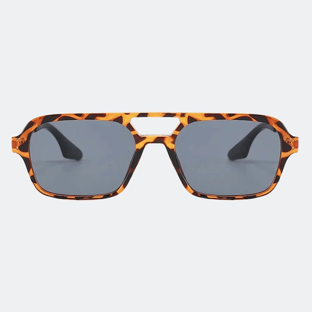 Men's sunglasses worn by model outdoors — Fasano — Velezeco