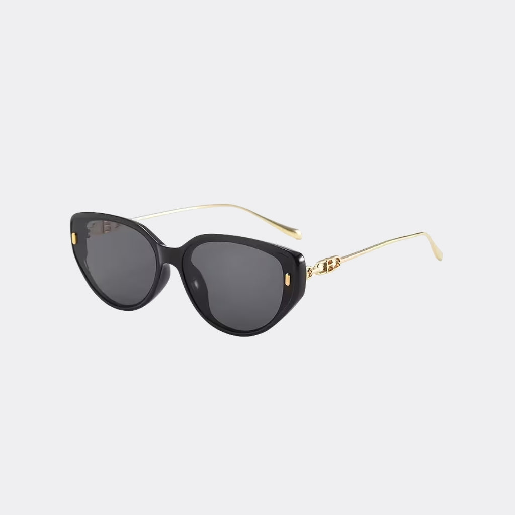 Cat eye sunglasses lens close-up detail — The Féline — Velezeco