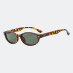 Round sunglasses worn by model, close-up — Kessie — Velezeco