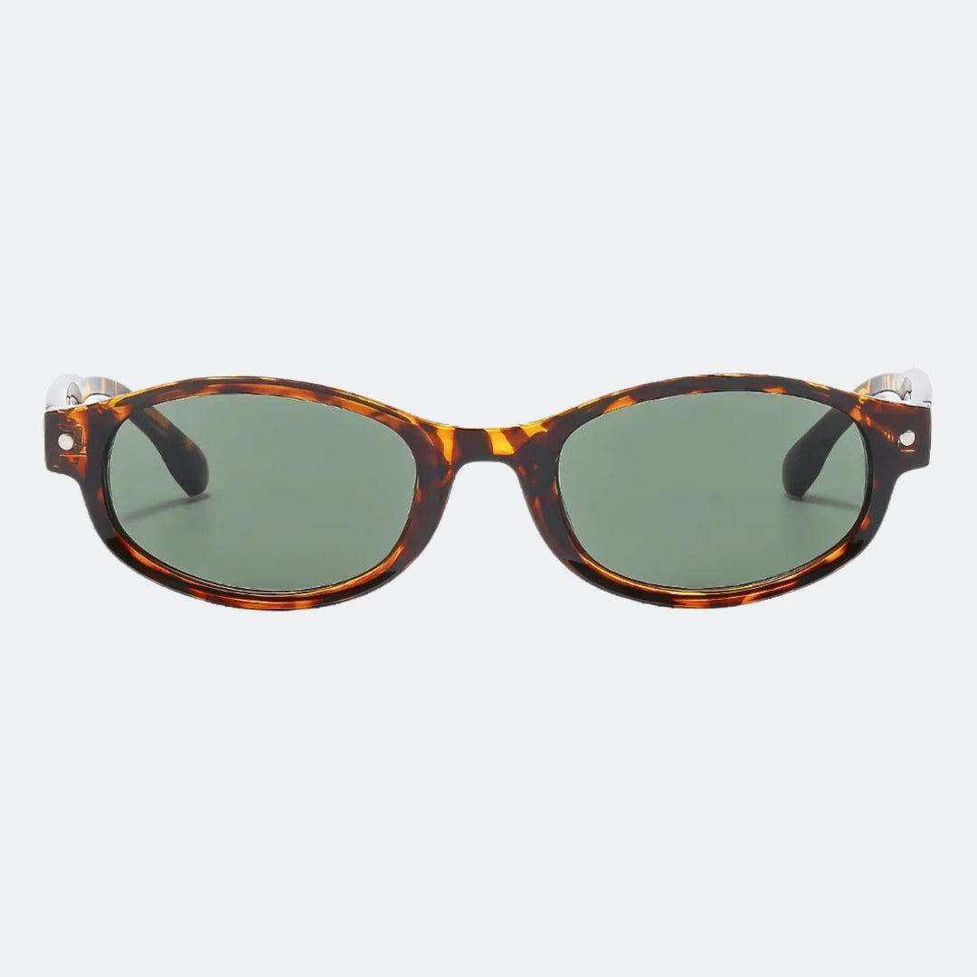 Round sunglasses worn by model outdoors — Kessie — Velezeco