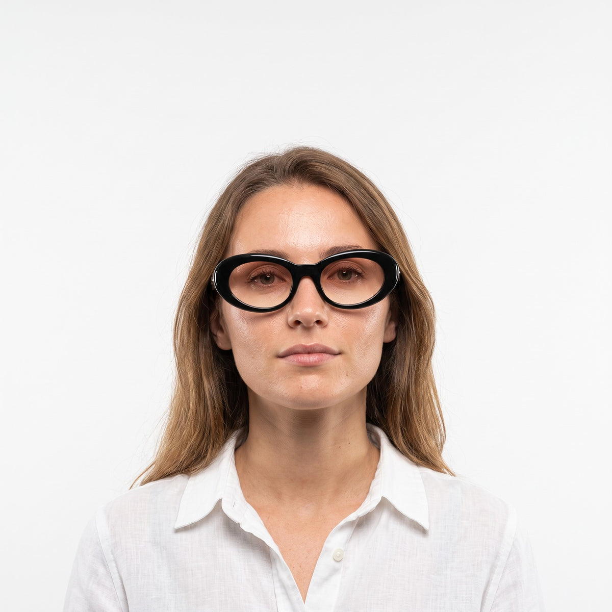 Woman in a white linen shirt wearing Belmont bold oval black sunglasses with rose gradient lenses · Velezeco #opt1_2