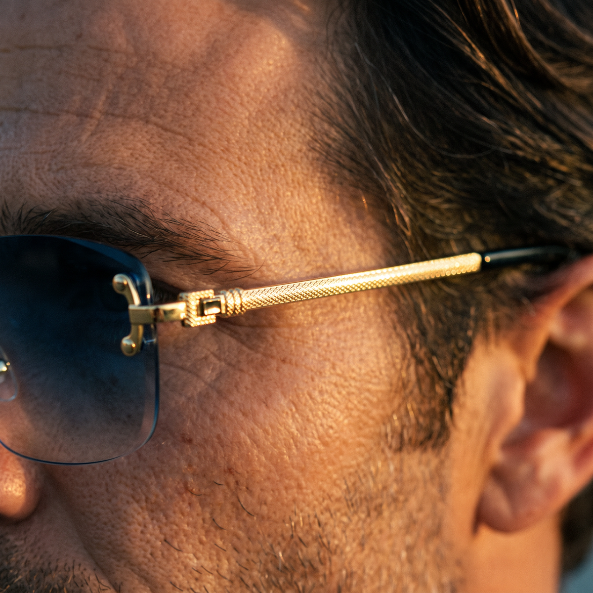 Detail of the engraved gold temple of Cannes rimless sunglasses — Velezeco