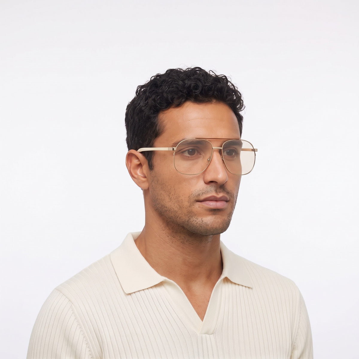Man in a cream knit polo wearing Dubai aviator sunglasses with gold double bridge and champagne lenses — Velezeco #opt1_4