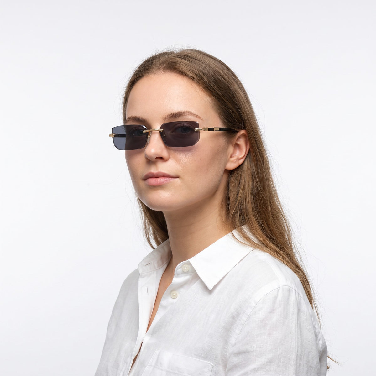 Woman in a white linen shirt wearing Hills rimless rectangular sunglasses with black lenses · Velezeco #opt1_4