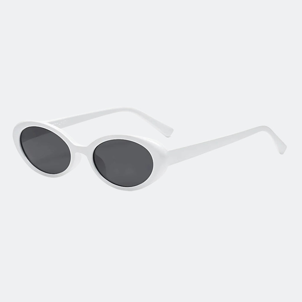 Round sunglasses worn by model, close-up — Nala — Velezeco
