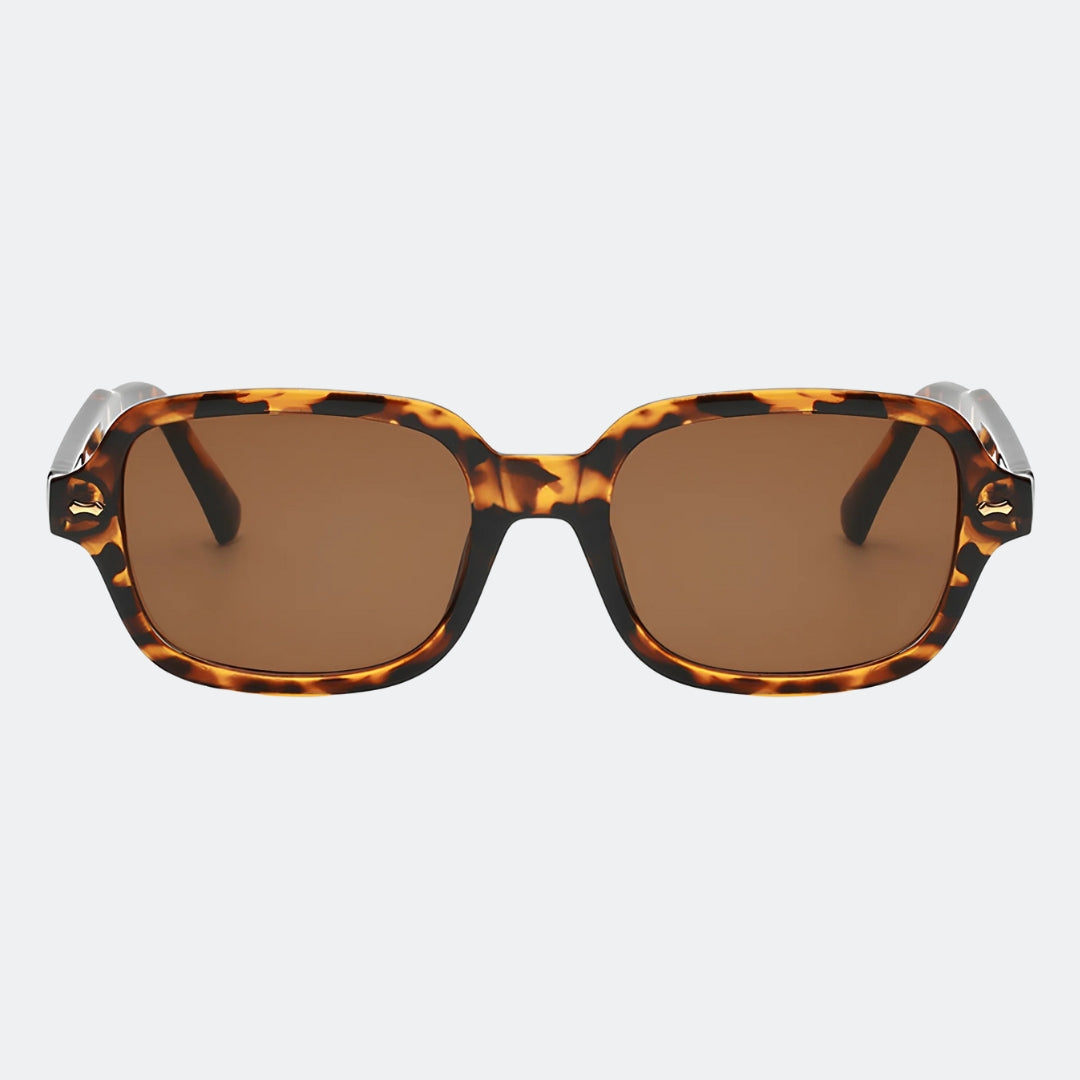 Urban sunglasses worn by model outdoors — Soho — Velezeco