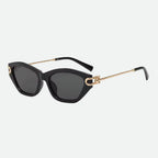 Cat eye sunglasses angled three-quarter view — Belly — Velezeco
