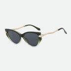 Cat eye sunglasses lens close-up detail — Serpetine — Velezeco