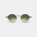 Fashion sunglasses worn by model outdoors — Tokyo — Velezeco