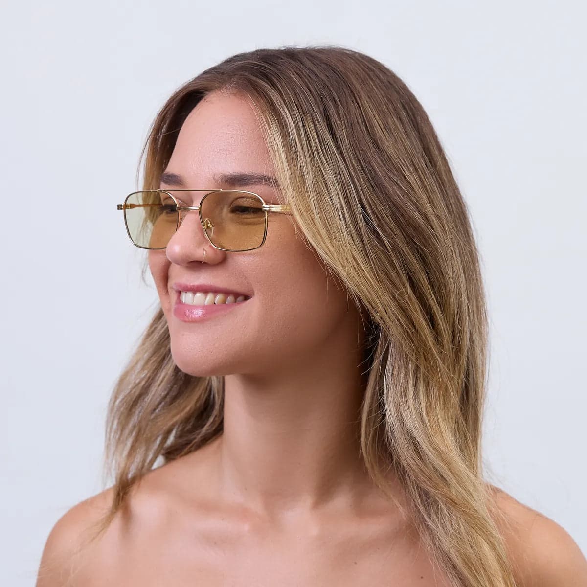 Square sunglasses worn by model outdoors — Capri — Velezeco