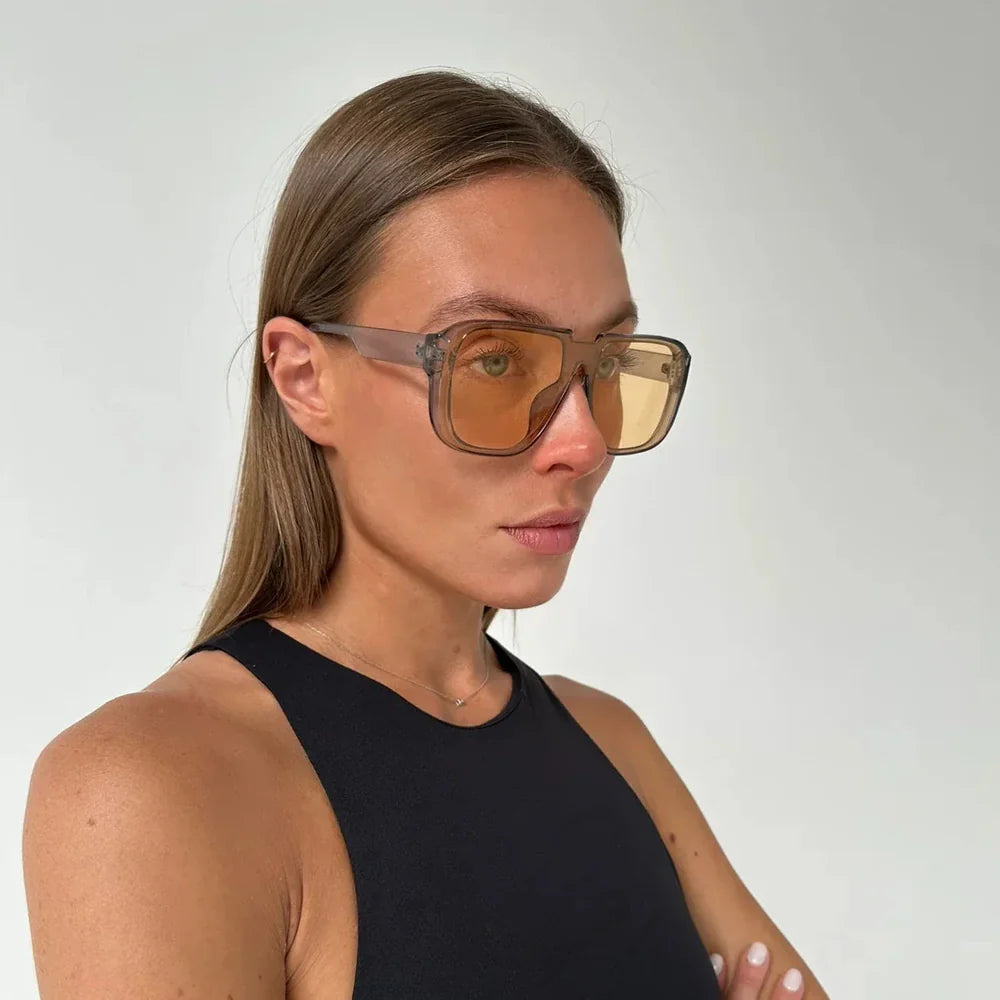 Aviator sunglasses worn by model, close-up — Verona — Velezeco