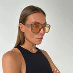 Aviator sunglasses worn by model, close-up — Verona — Velezeco
