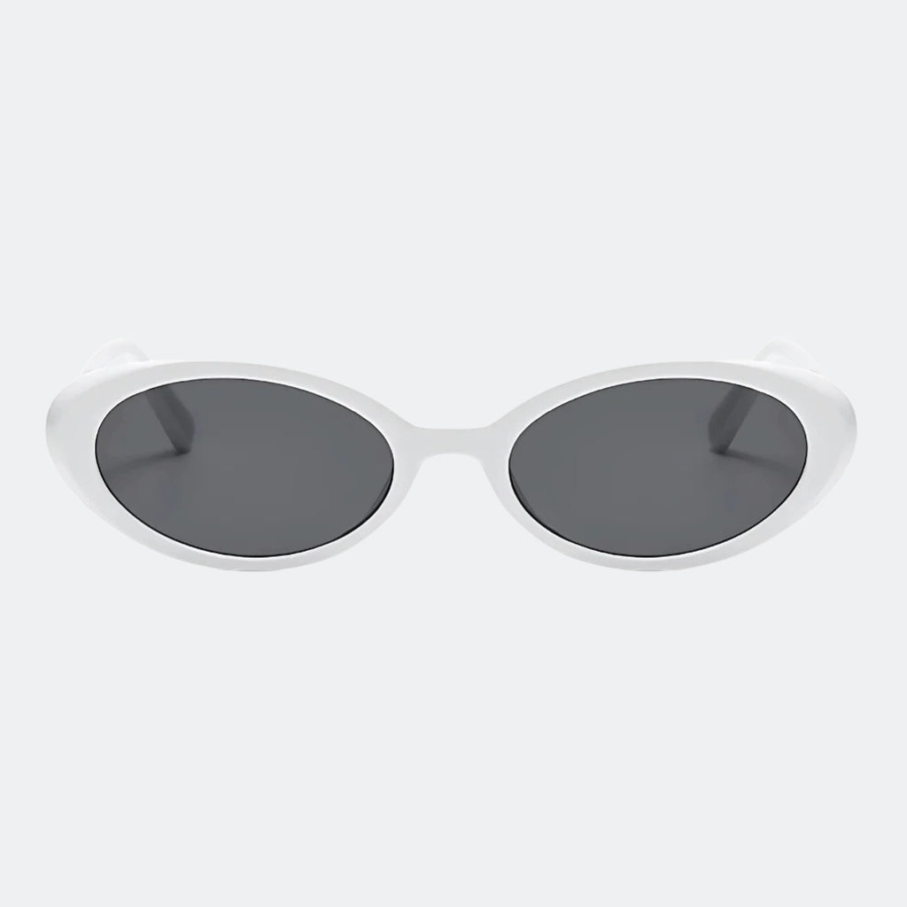Round sunglasses worn by model outdoors — Nala — Velezeco