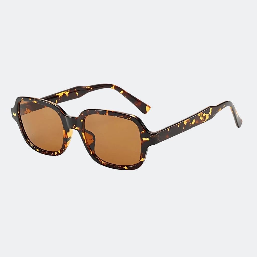 Urban sunglasses worn by model, close-up — Soho — Velezeco