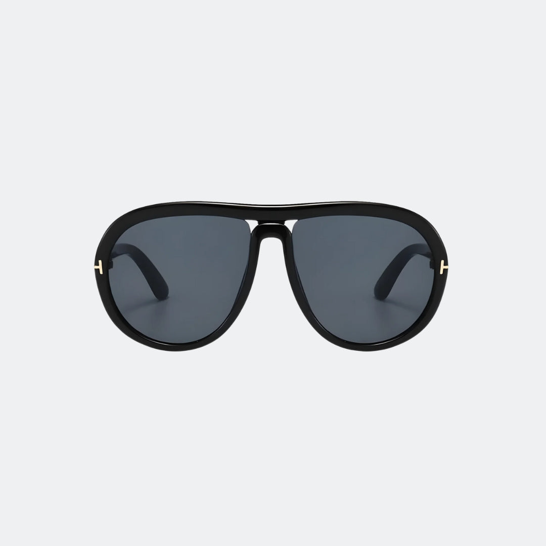 Aviator sunglasses worn by model outdoors — Marbella — Velezeco