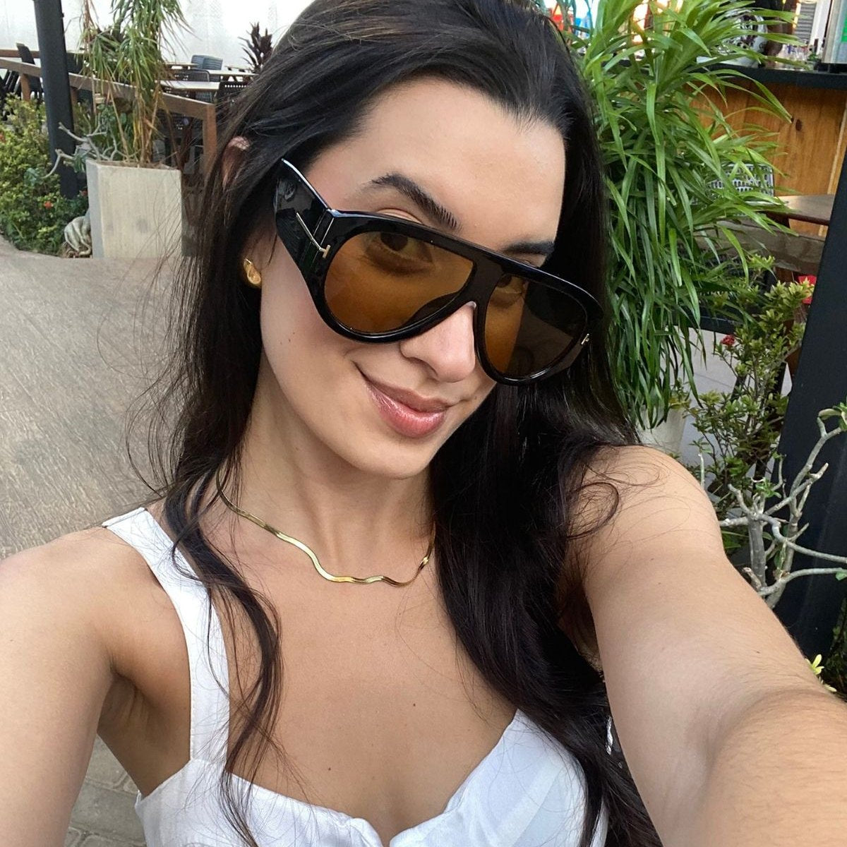 Oversized aviator sunglasses worn in the street