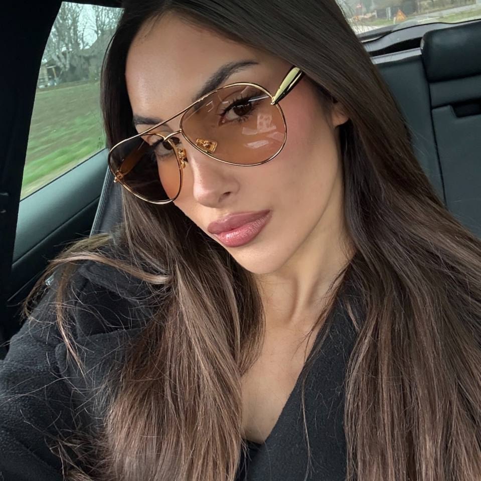 Oversized aviator sunglasses worn in the street